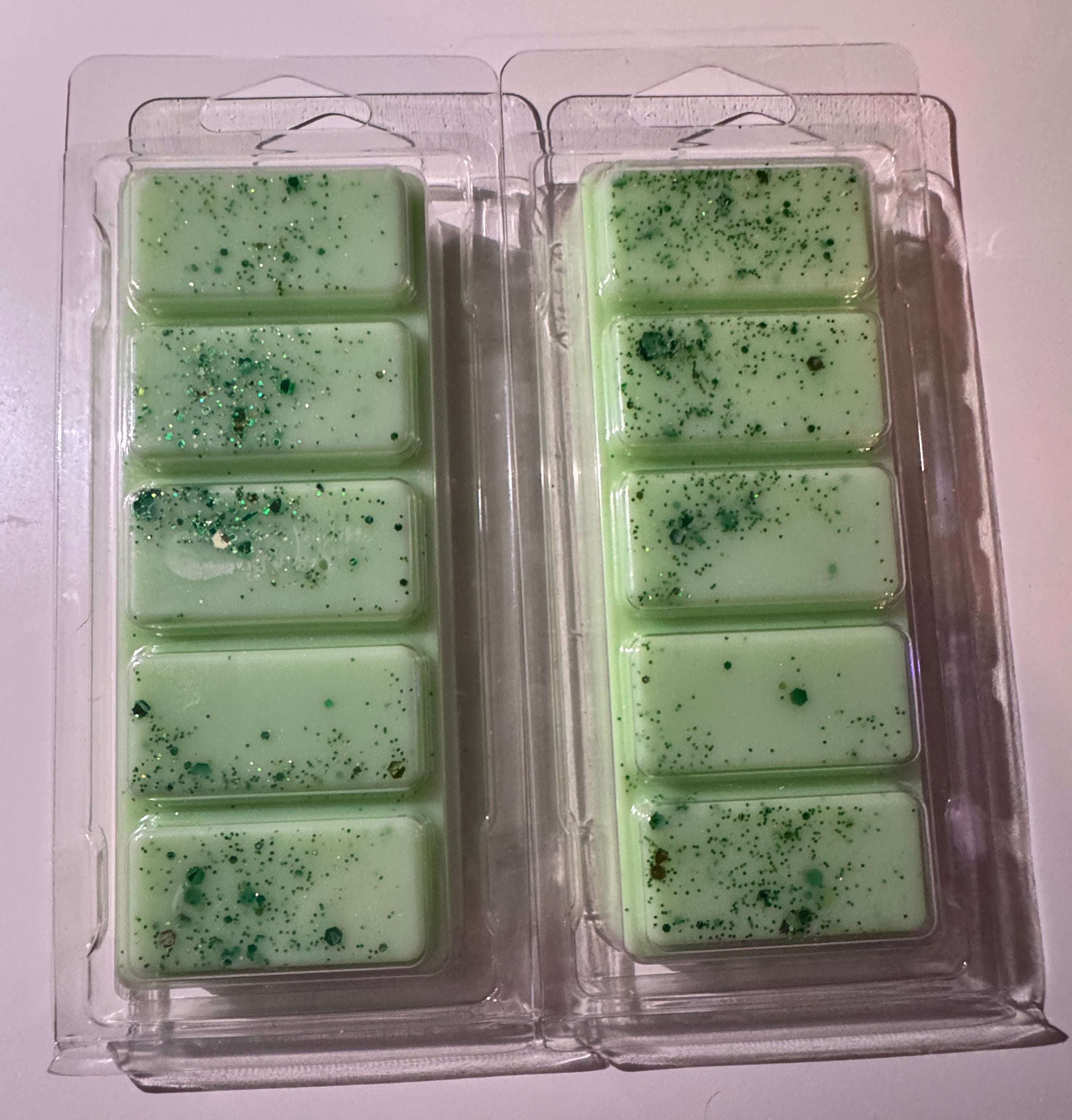 Avobath Wax Melt Snapbar Made in the UK to be highly scented and long lasting.