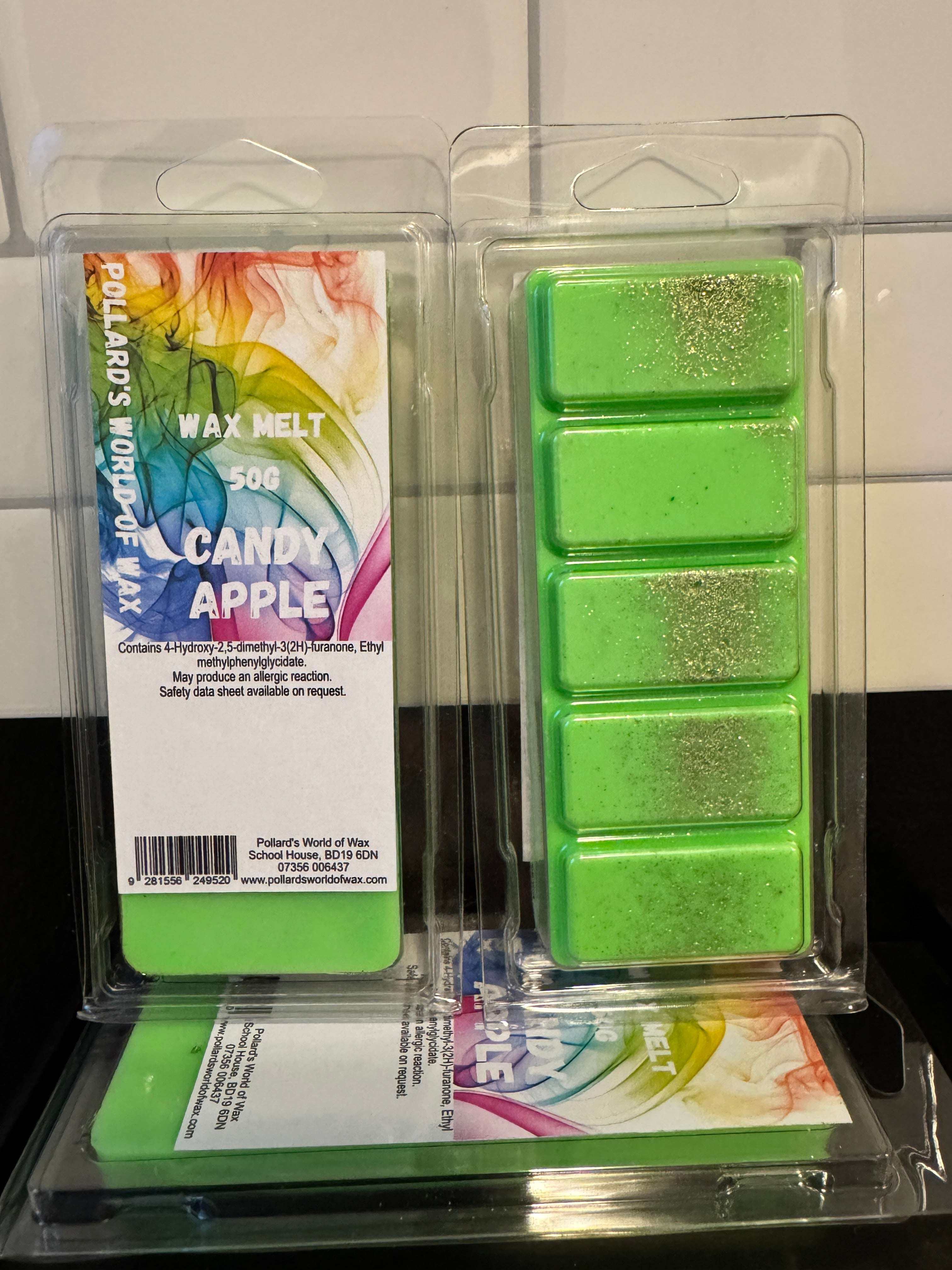 Candy Apple Wax Melt Snapbar Made in the UK to be highly scented and long lasting.