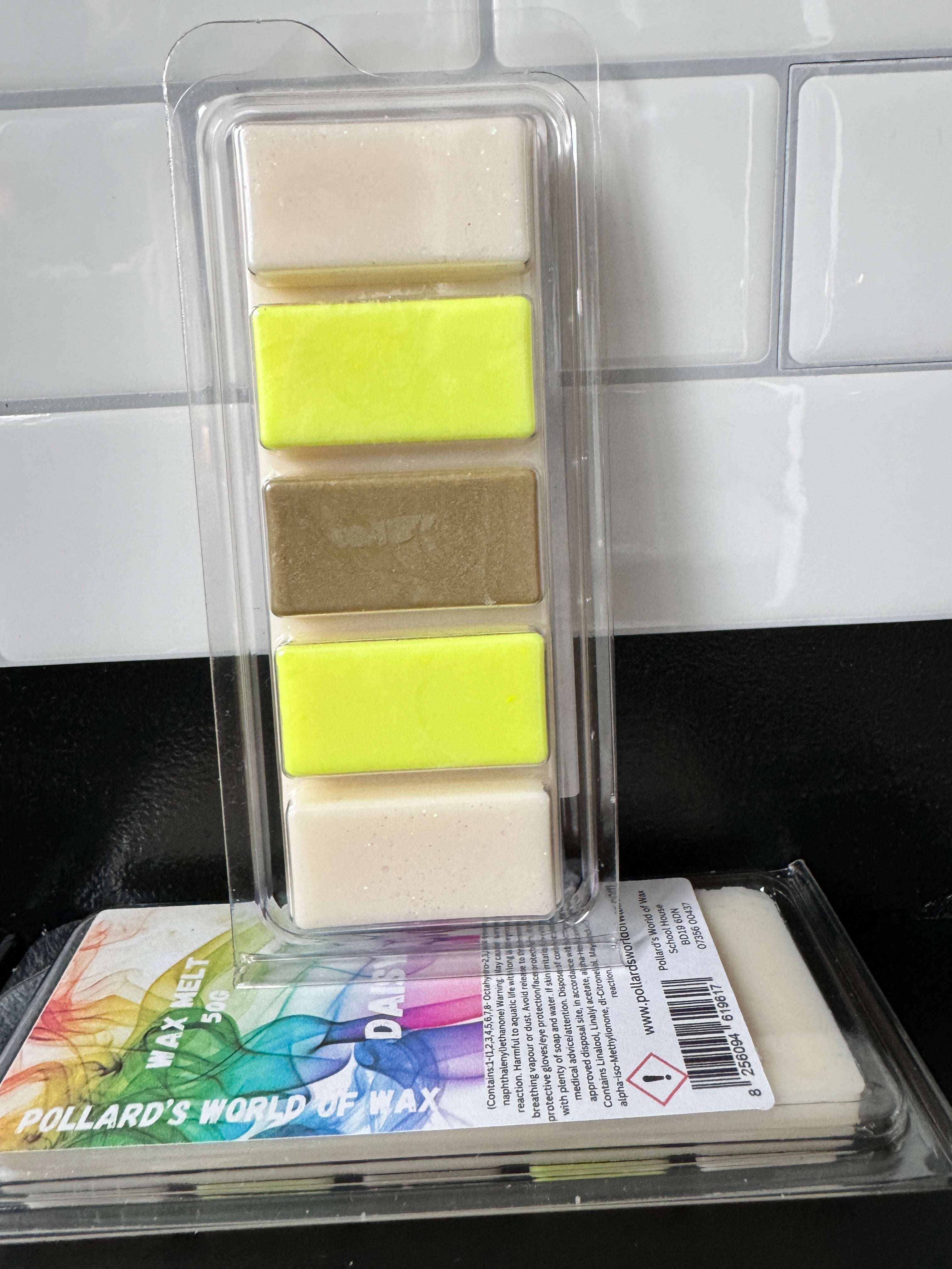 Daisy Wax Melt Snapbar Made in the UK to be highly scented and long lasting.