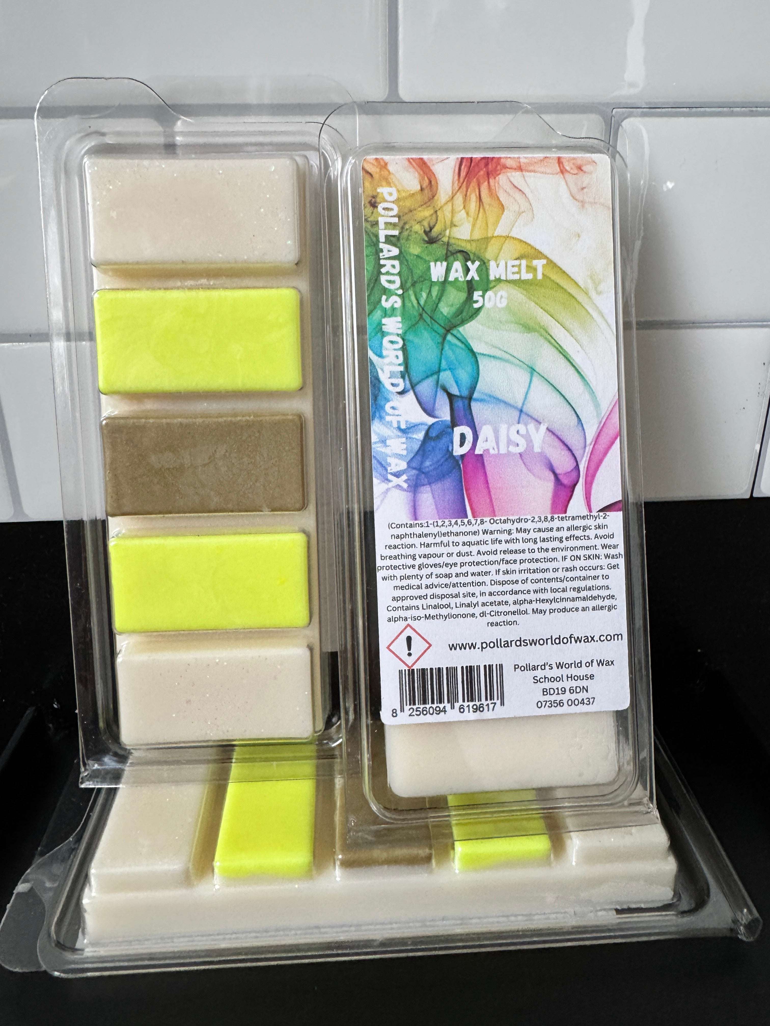 Daisy Wax Melt Snapbar Made in the UK to be highly scented and long lasting.